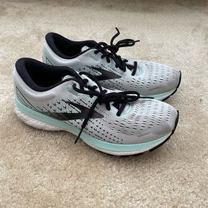 Brooks women Ghost running shoes size 9